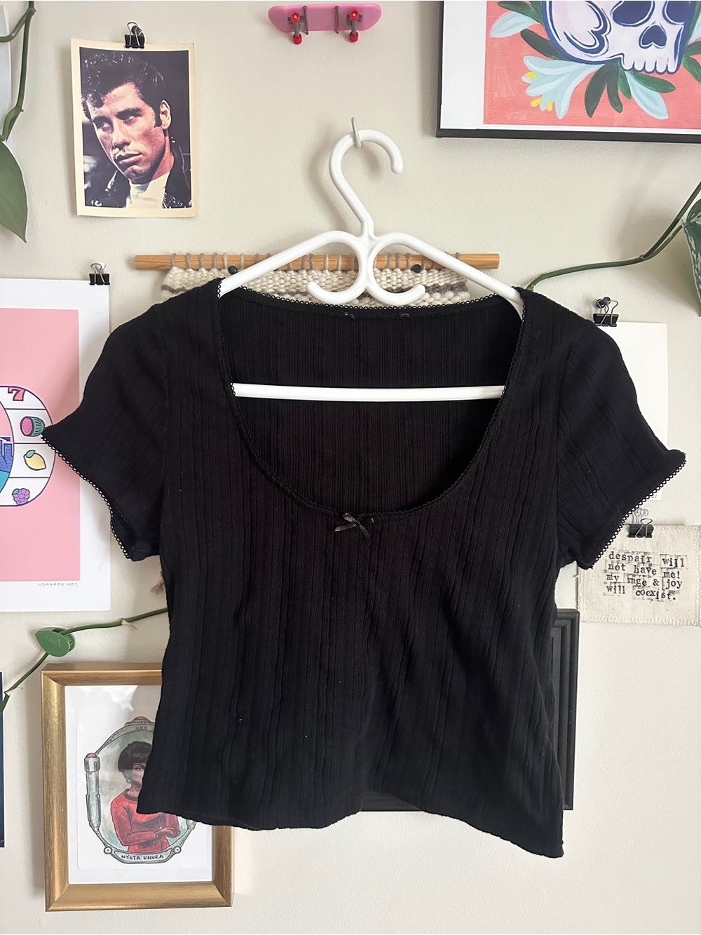 Ribbed Scoop Neck Baby Tee - Black
